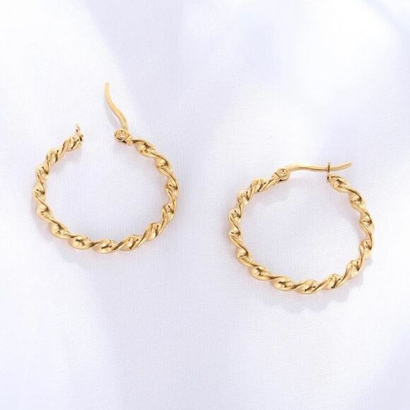 NWT 2 Pairs 18K Gold Hoop Earrings - Picture 6 of 7